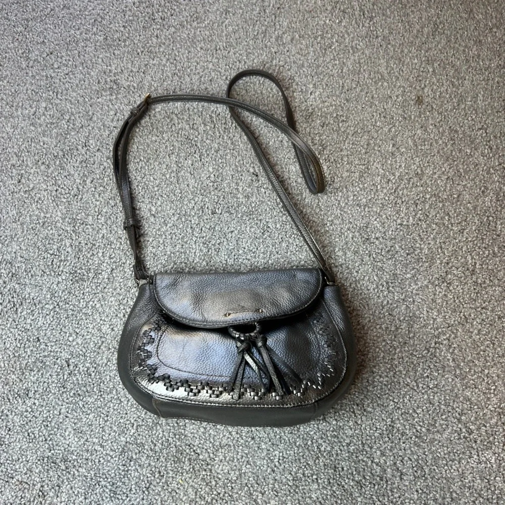 Tignanello purse pebbled Leather grey Crossbody Bag Tassel metallic chic fashion